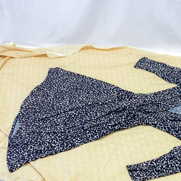 Lily Black White Wrap Dress Leaf Floral Flirty Tie Closure Dress - Picture 7 of 13